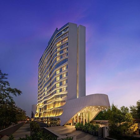 Hotel Doubletree By Hilton Ahmedabad Exterior foto