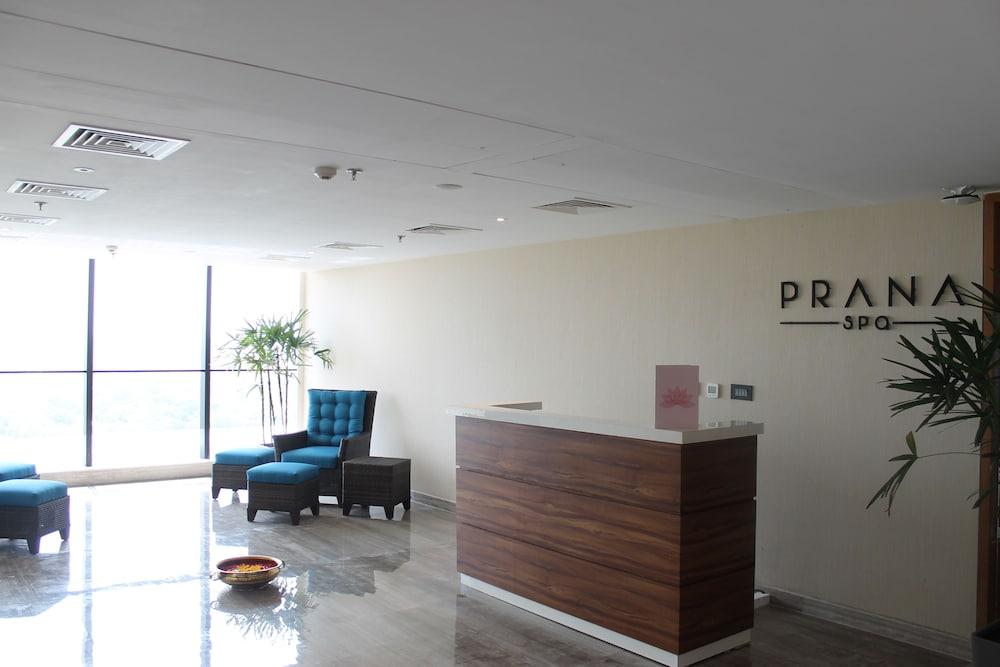 Hotel Doubletree By Hilton Ahmedabad Exterior foto