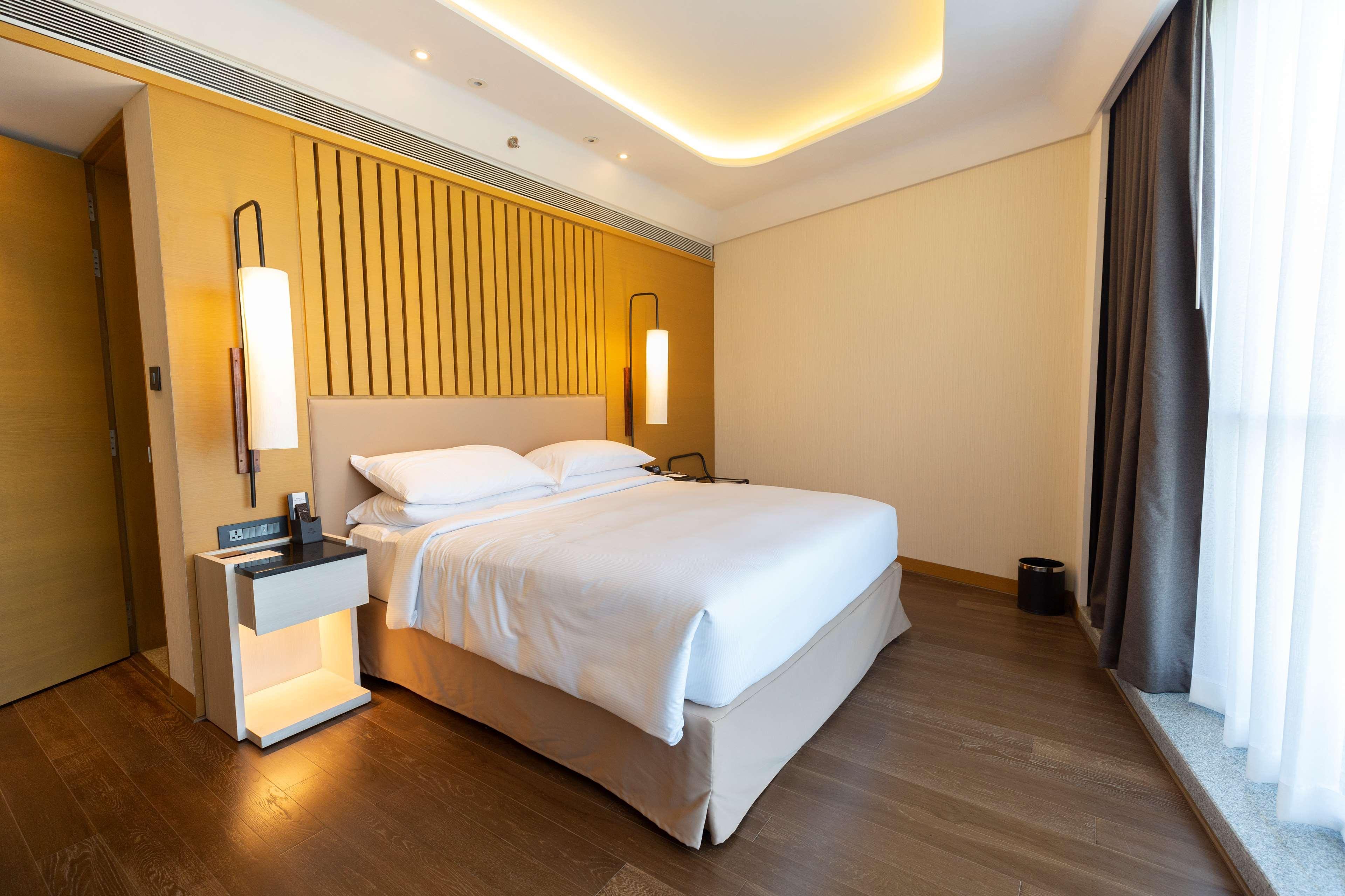 Hotel Doubletree By Hilton Ahmedabad Exterior foto