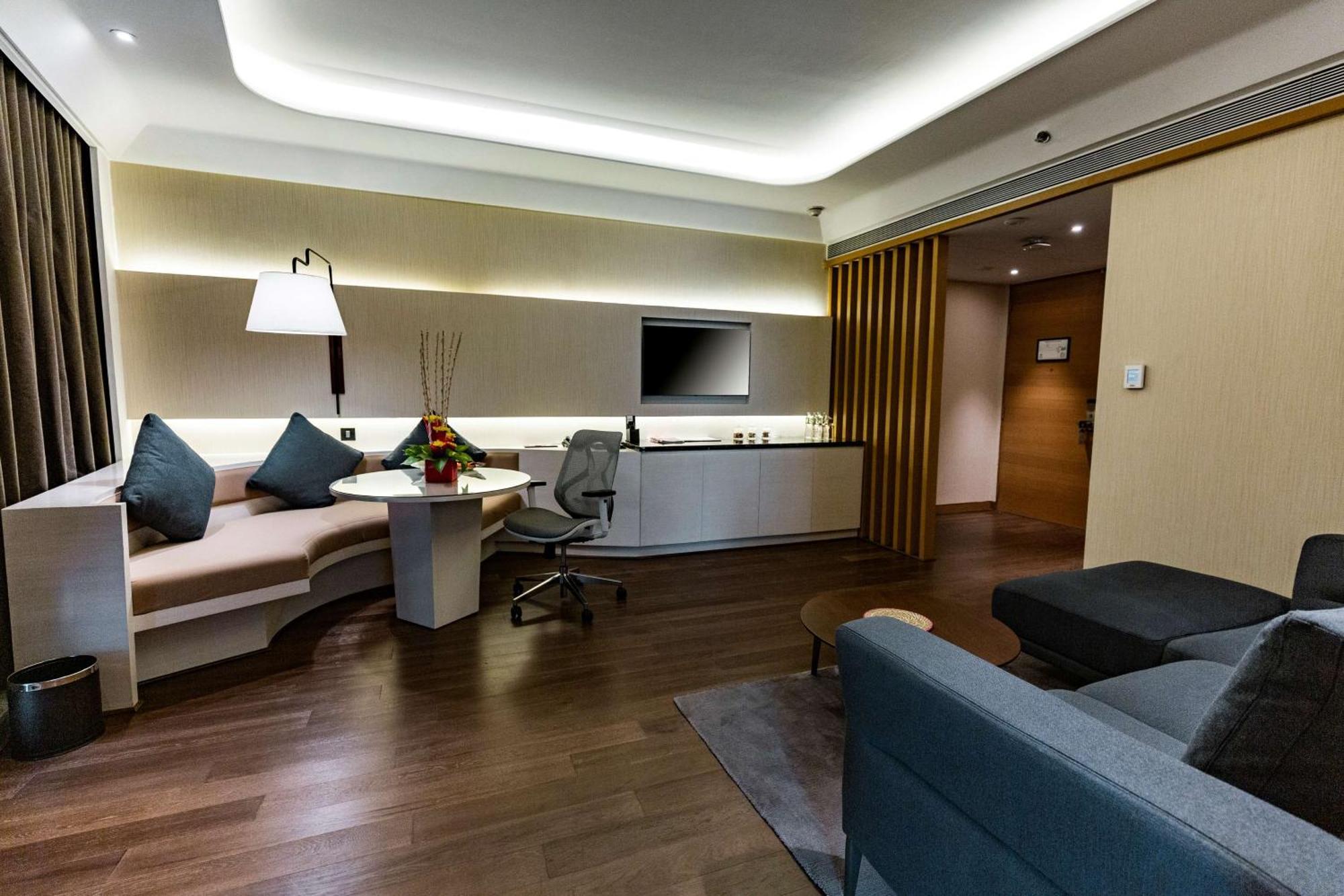 Hotel Doubletree By Hilton Ahmedabad Exterior foto