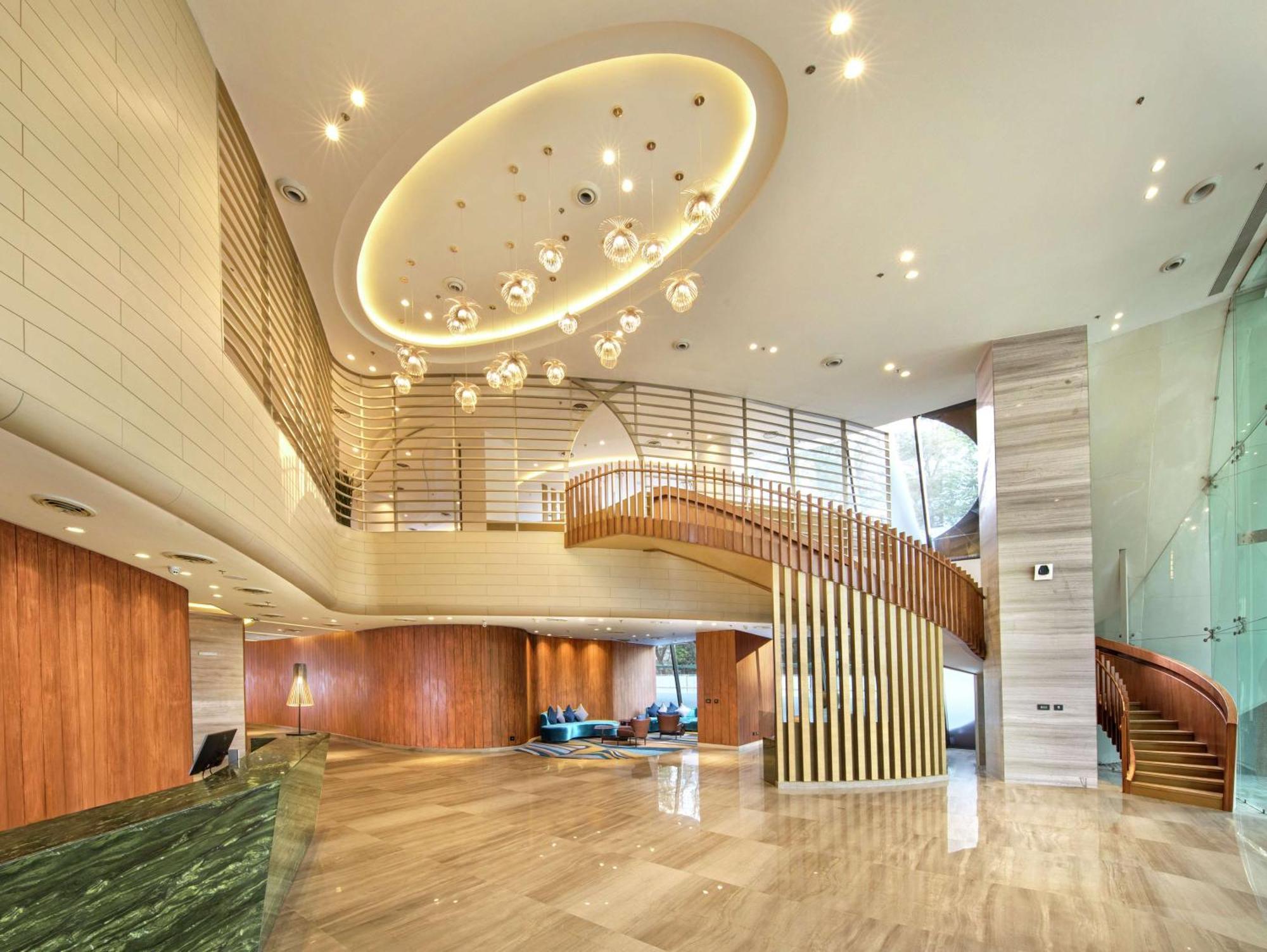 Hotel Doubletree By Hilton Ahmedabad Exterior foto